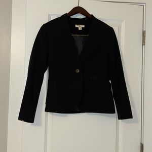 Cold water creek blazer size petite 4 in black. One button and two pockets
